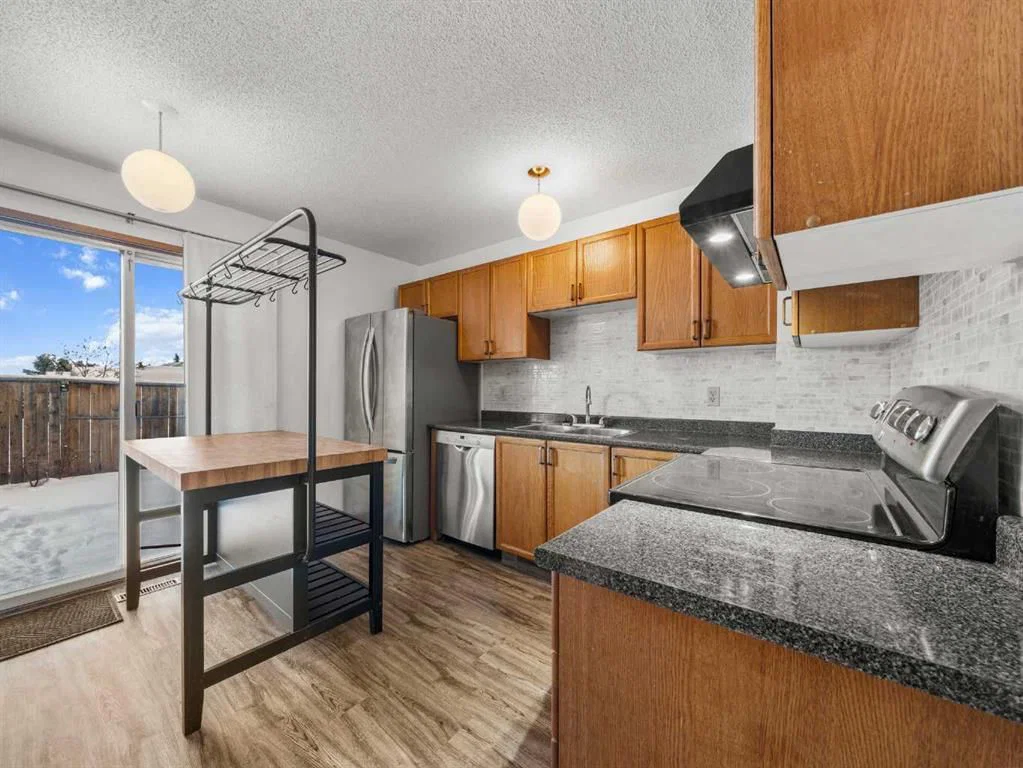 10 Martinbrook Road NE, Calgary — photo 2 of 35