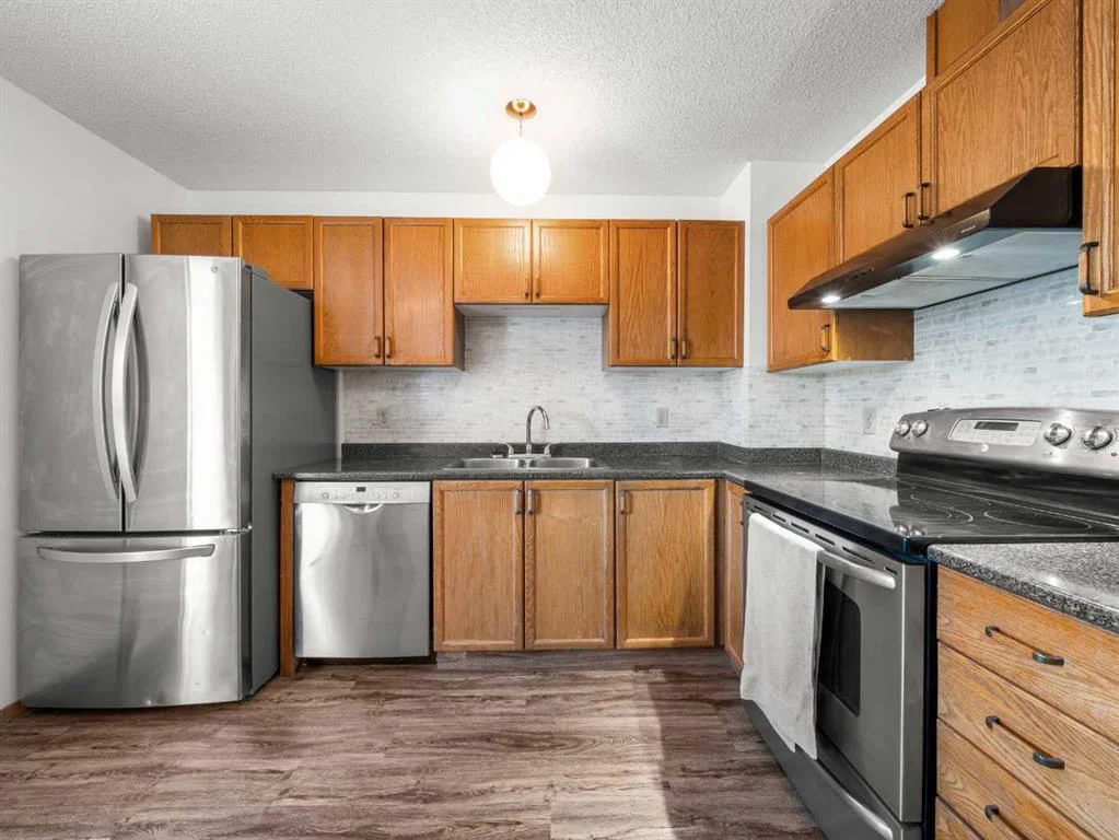10 Martinbrook Road NE, Calgary — photo 3 of 35