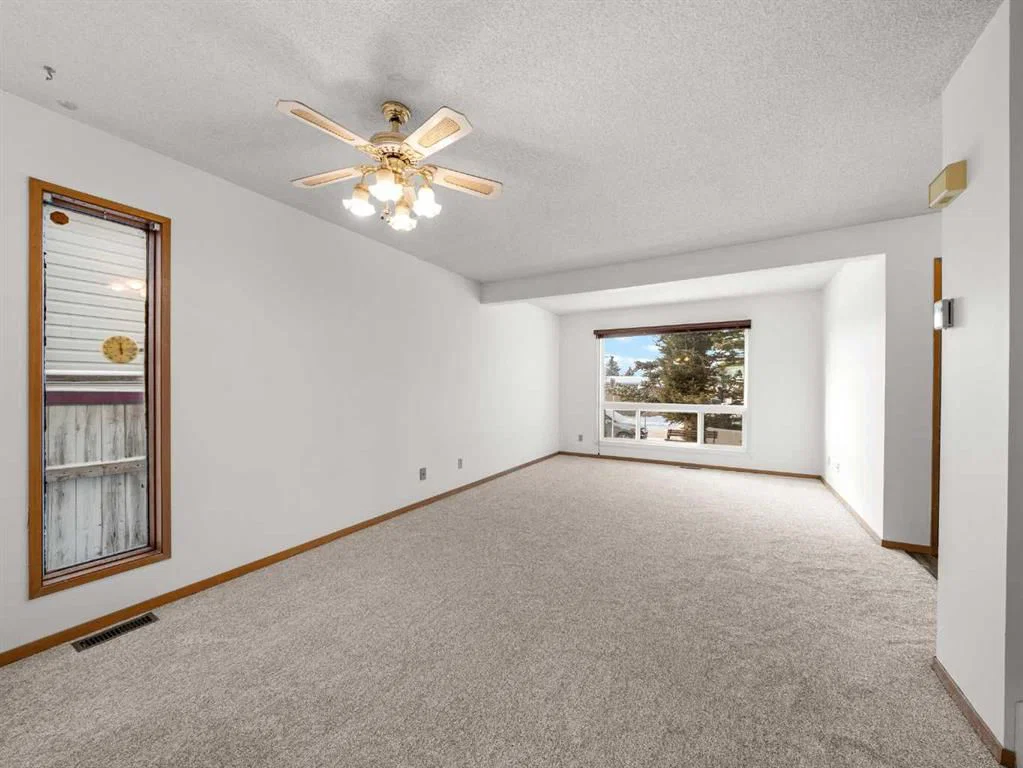 10 Martinbrook Road NE, Calgary — photo 5 of 35
