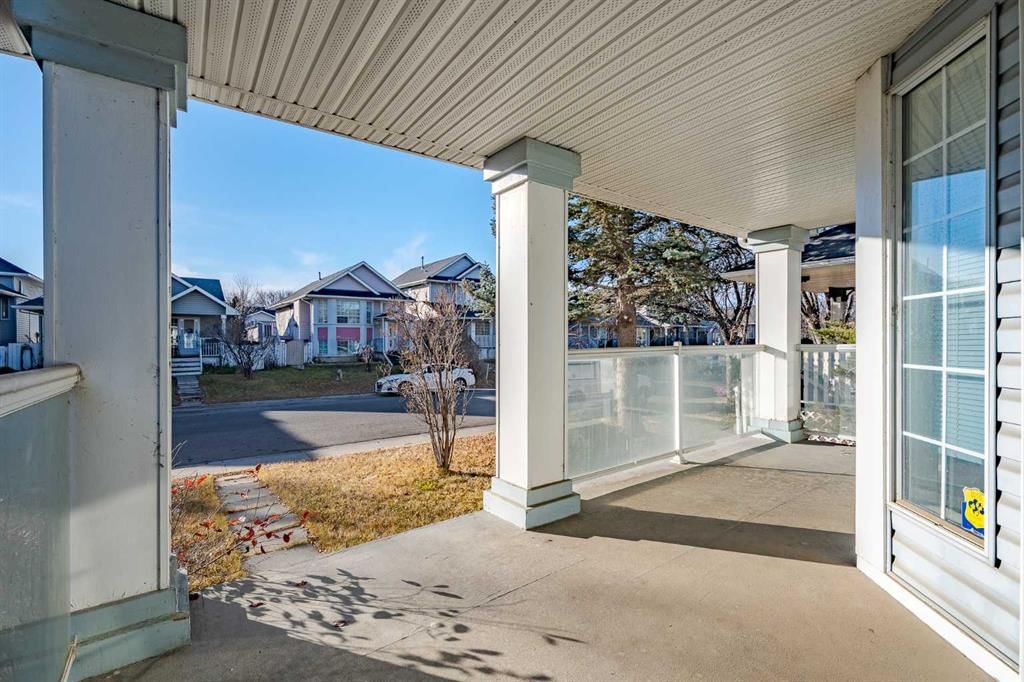 82 Martinridge Crescent NE, Calgary — photo 2 of 28