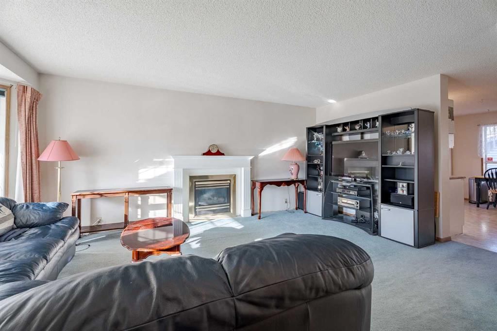 82 Martinridge Crescent NE, Calgary — photo 5 of 28
