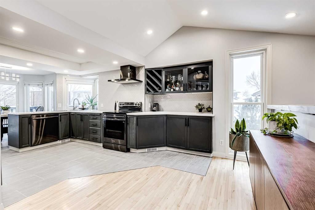412 Mckerrell Place SE, Calgary — photo 2 of 48