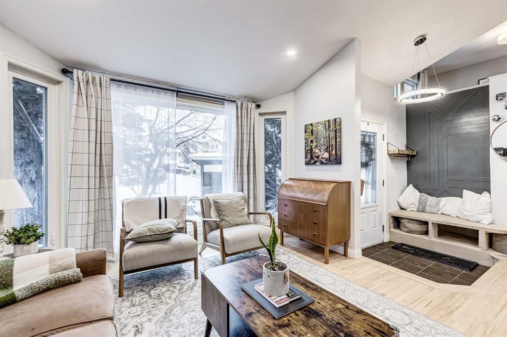 412 Mckerrell Place SE, Calgary — photo 5 of 48