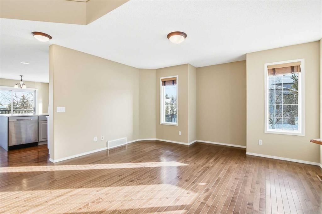 202 Panamount Court NW, Calgary — photo 4 of 50