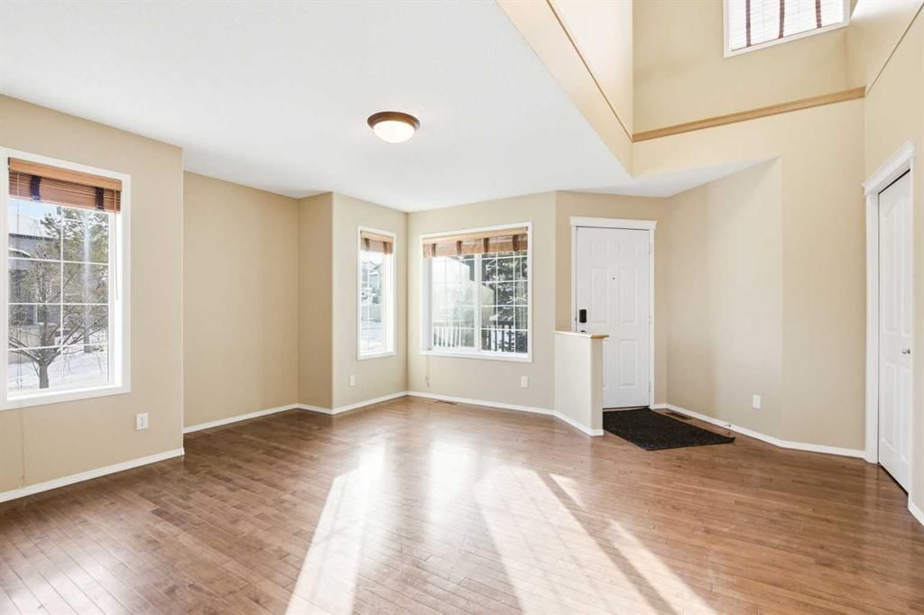202 Panamount Court NW, Calgary — photo 5 of 50