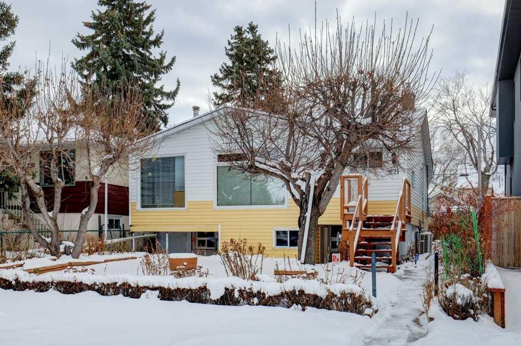221 31 Avenue NE, Calgary — photo 2 of 33