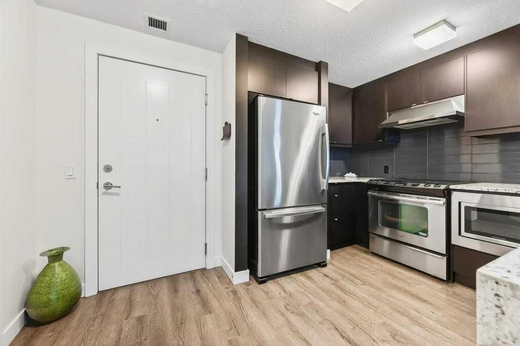 201, 25 Aspenmont Heights SW, Calgary — photo 2 of 24