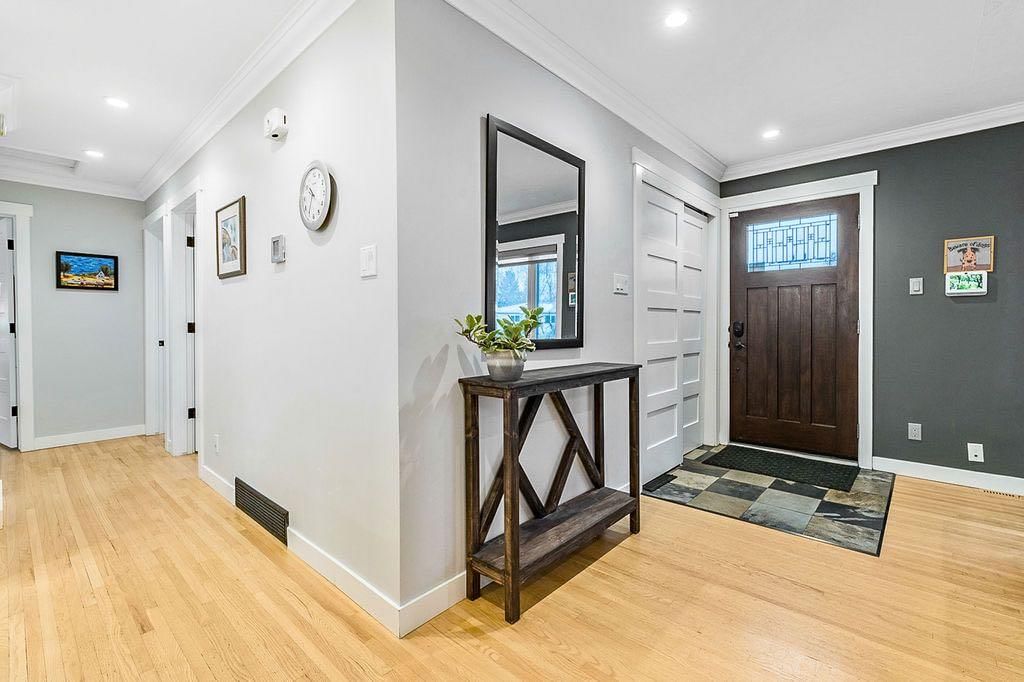 269 Windermere Road SW, Calgary — photo 5 of 46