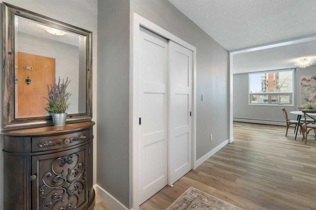 105, 220 26 Avenue SW, Calgary — photo 3 of 49