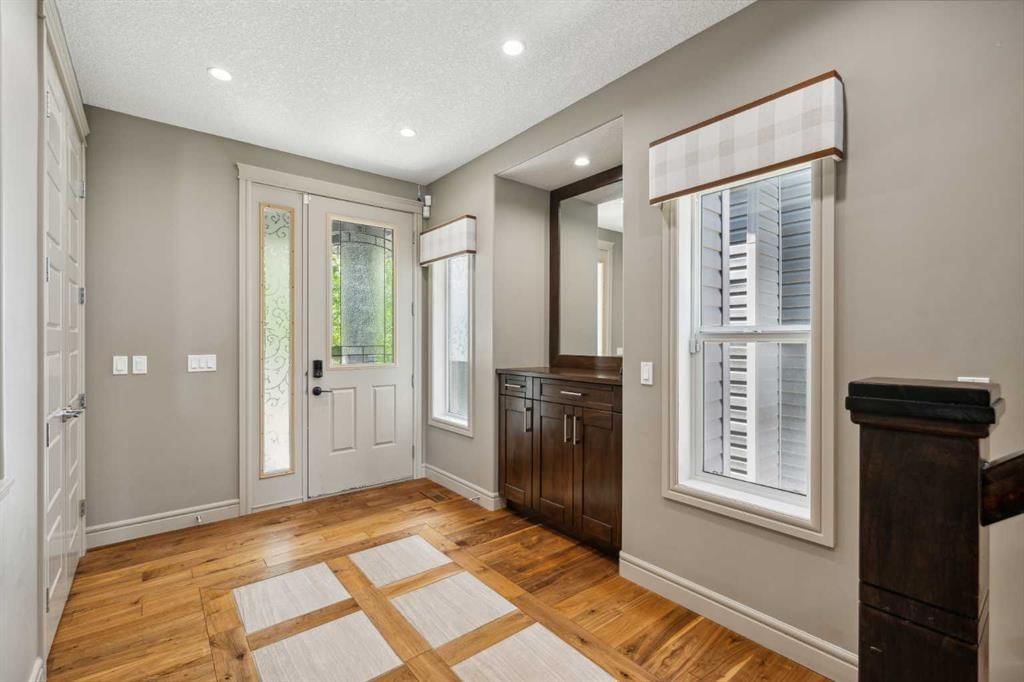 152 Evansborough Way NW, Calgary — photo 3 of 46