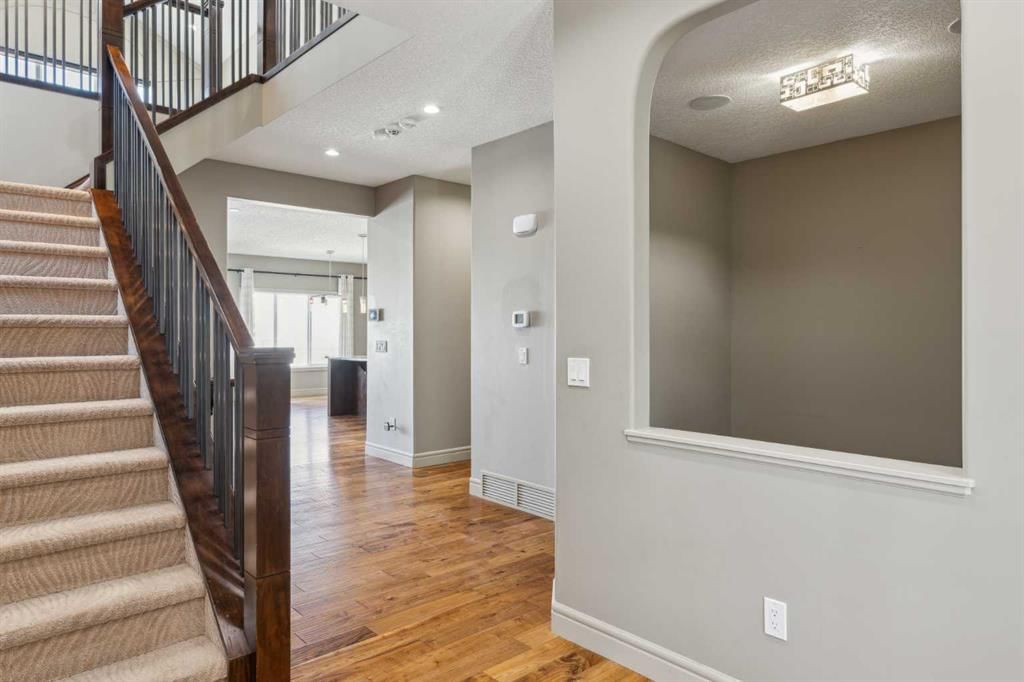 152 Evansborough Way NW, Calgary — photo 5 of 46