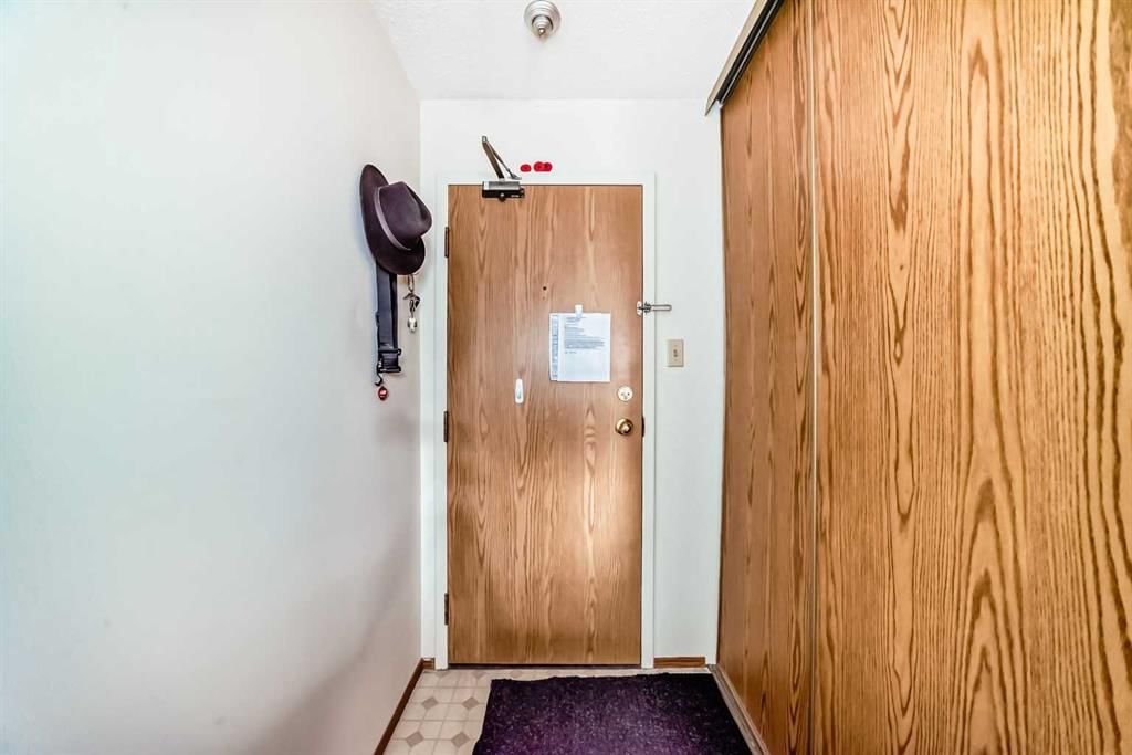 309, 5204 Dalton Drive NW, Calgary — photo 4 of 25