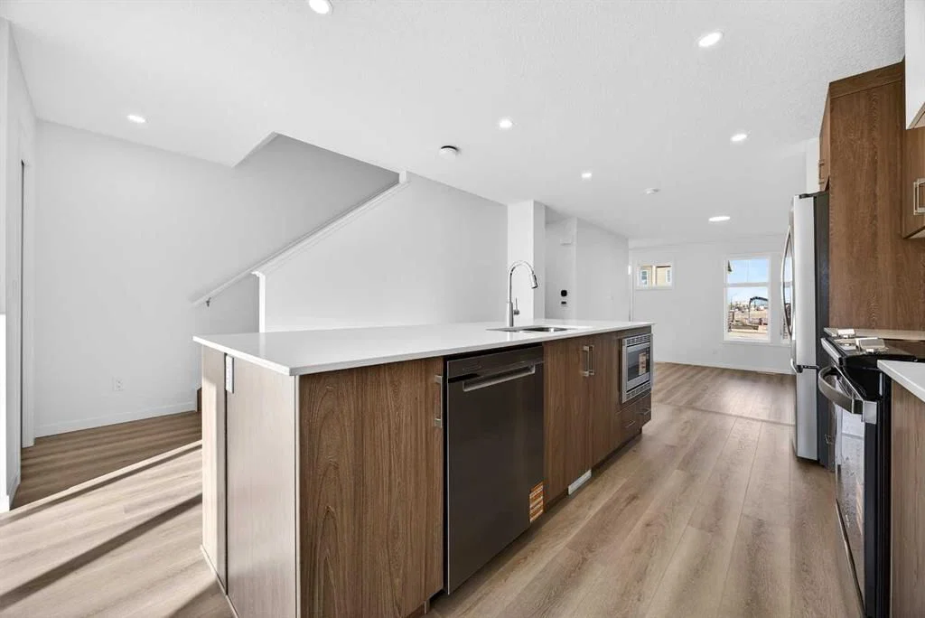 19725 45 Street SE, Calgary — photo 3 of 15