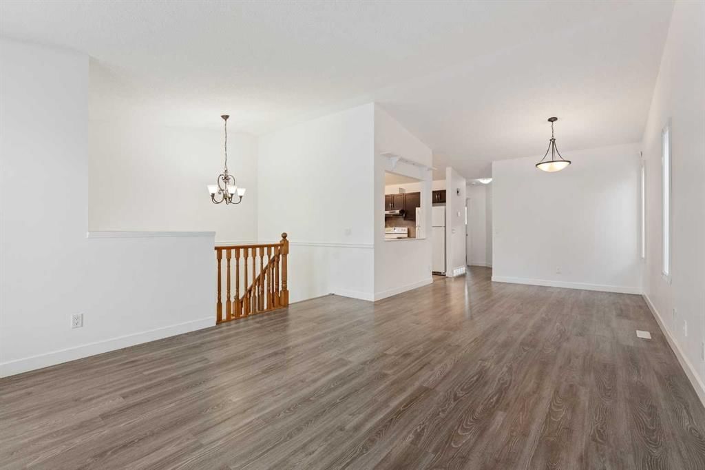 15 Shawinigan Rise SW, Calgary — photo 3 of 42