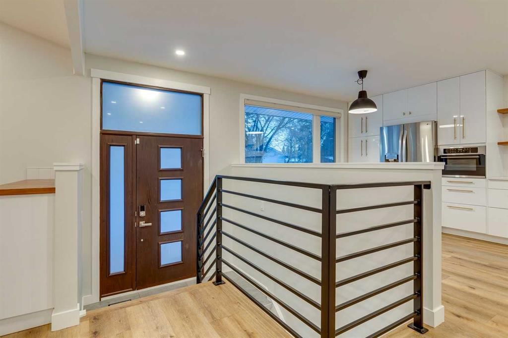 3416 Lane Crescent SW, Calgary — photo 4 of 49