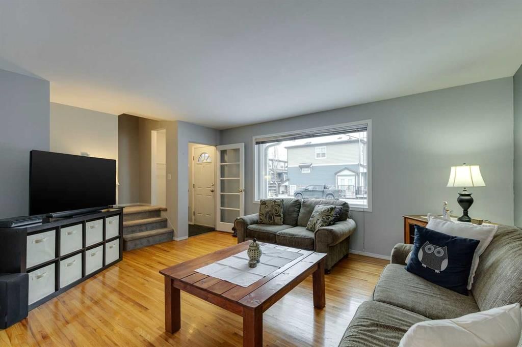 681 Regal Park NE, Calgary — photo 5 of 28