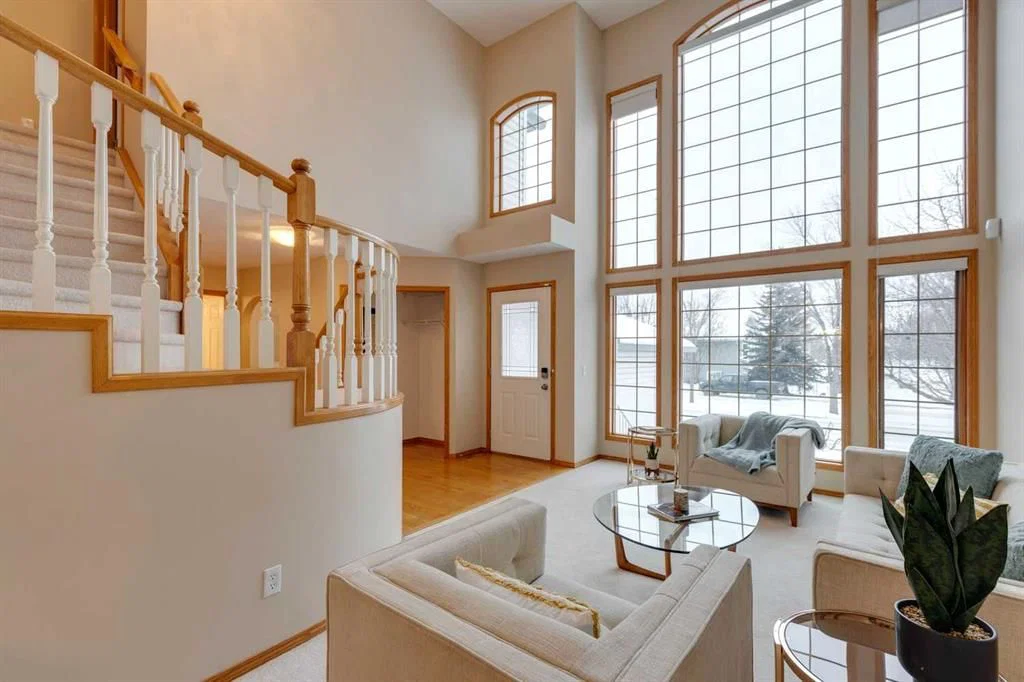 10916 Valley Springs Road NW, Calgary — photo 2 of 39