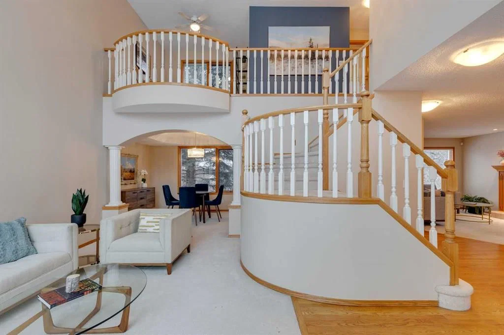 10916 Valley Springs Road NW, Calgary — photo 4 of 39