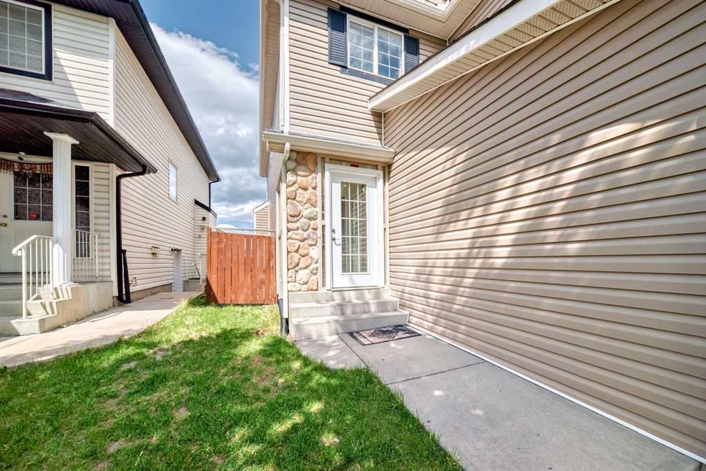 106 Saddletree Drive NE, Calgary — photo 2 of 35