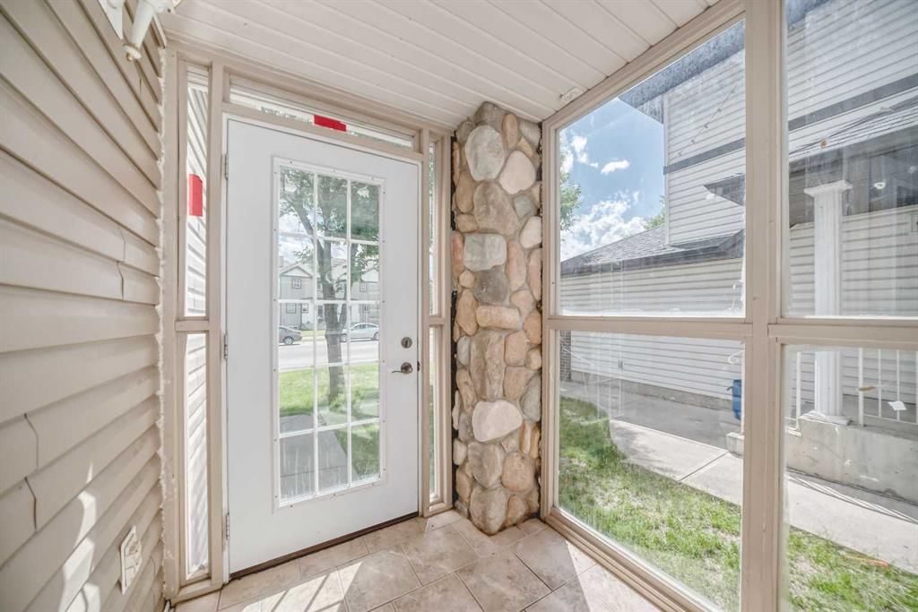 106 Saddletree Drive NE, Calgary — photo 3 of 35