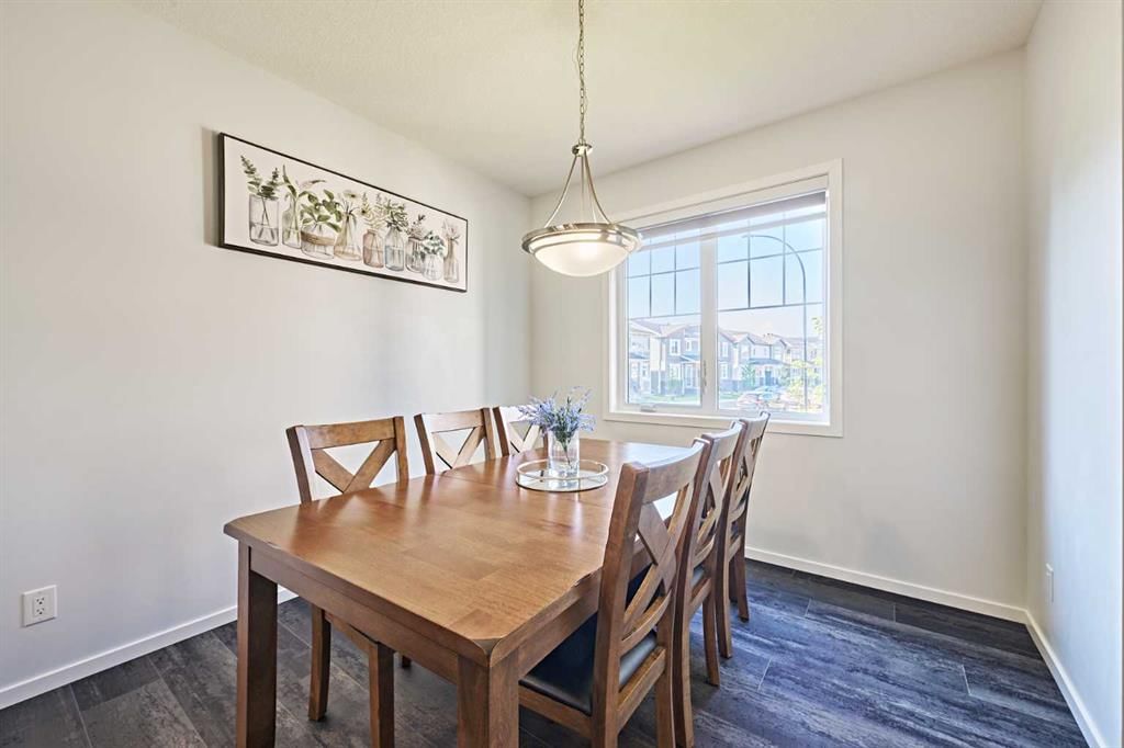 155 Carringham Road NW, Calgary — photo 5 of 41