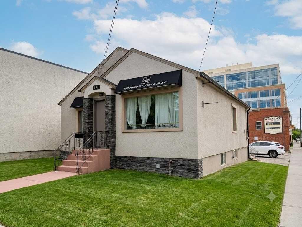 601 Marsh Road NE, Calgary — main listing photo
