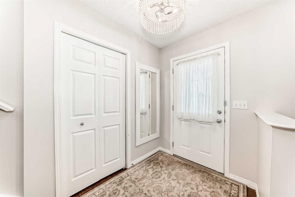 206 Evansmeade Close NW, Calgary — photo 2 of 37
