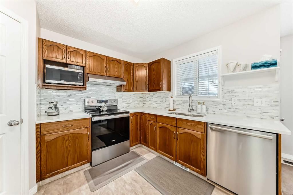 206 Evansmeade Close NW, Calgary — photo 3 of 37