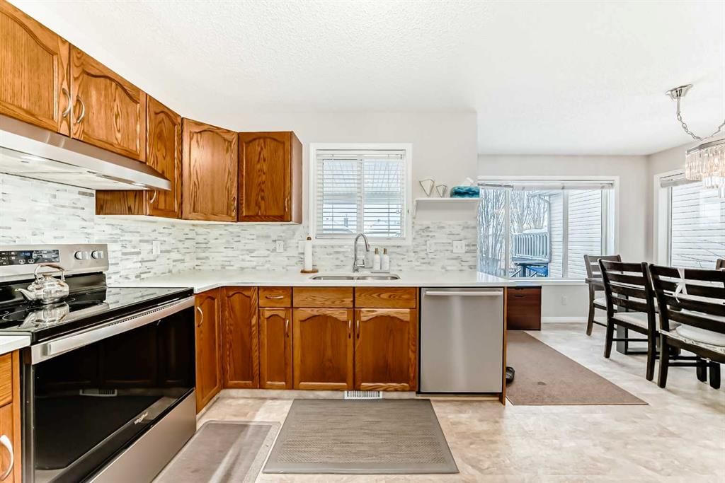 206 Evansmeade Close NW, Calgary — photo 4 of 37