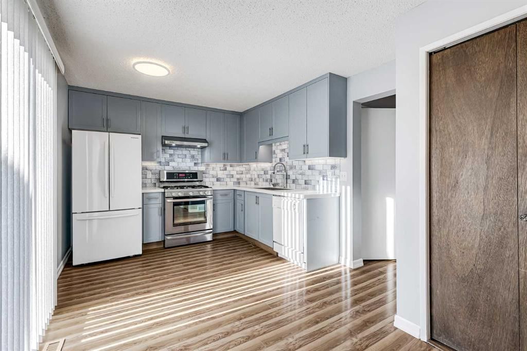 123 Woodsman Lane SW, Calgary — photo 4 of 24