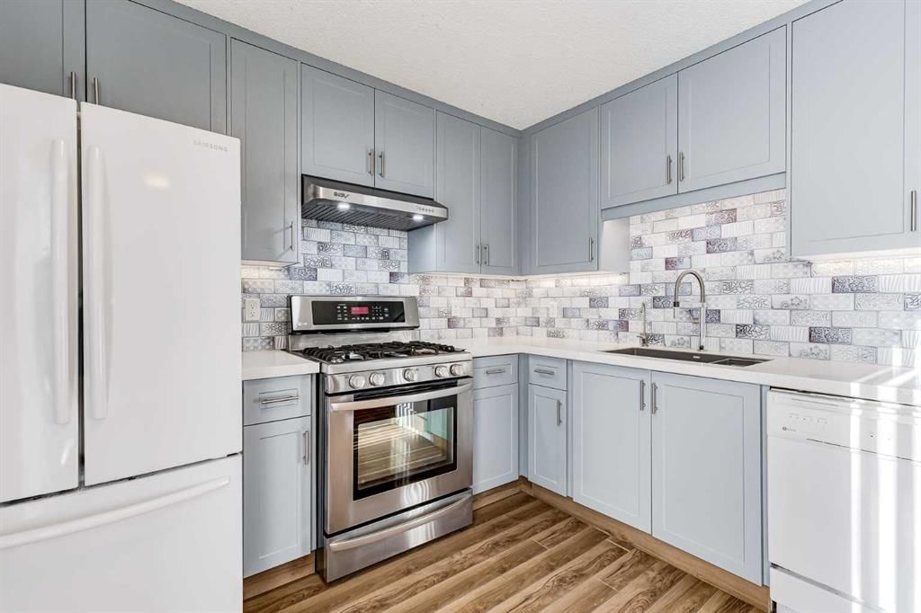 123 Woodsman Lane SW, Calgary — photo 5 of 24