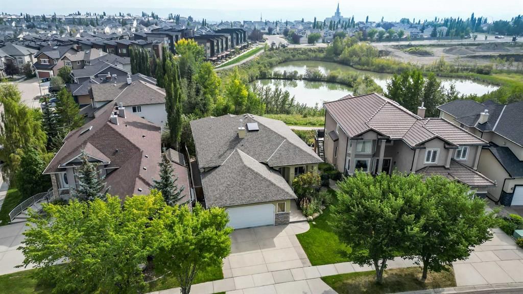49 Royal Highland Road NW, Calgary — main listing photo