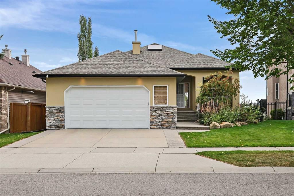 49 Royal Highland Road NW, Calgary — photo 2 of 50