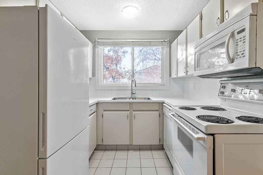 55, 740 Bracewood Drive SW, Calgary — photo 5 of 24