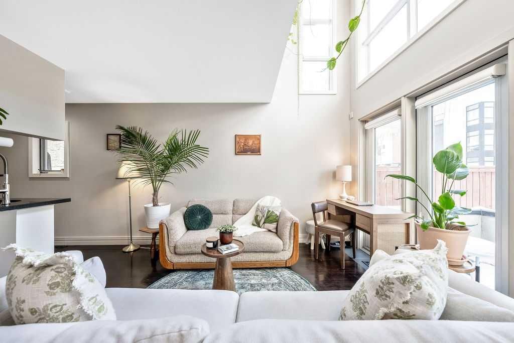 2, 52 6 Street NE, Calgary — main listing photo