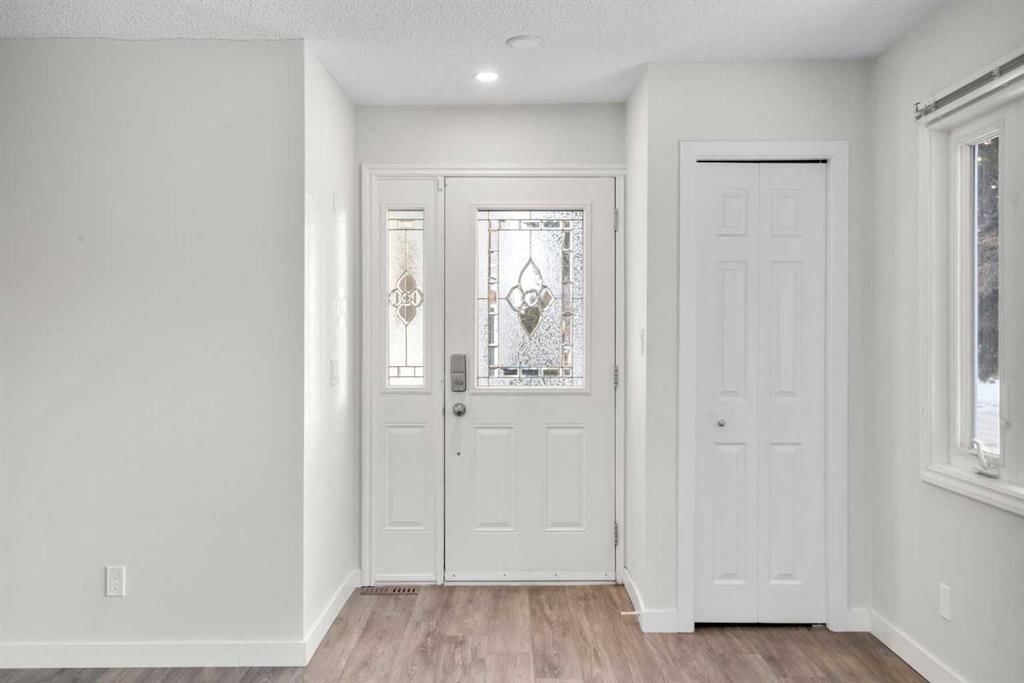 68 Healy Drive SW, Calgary — photo 2 of 44