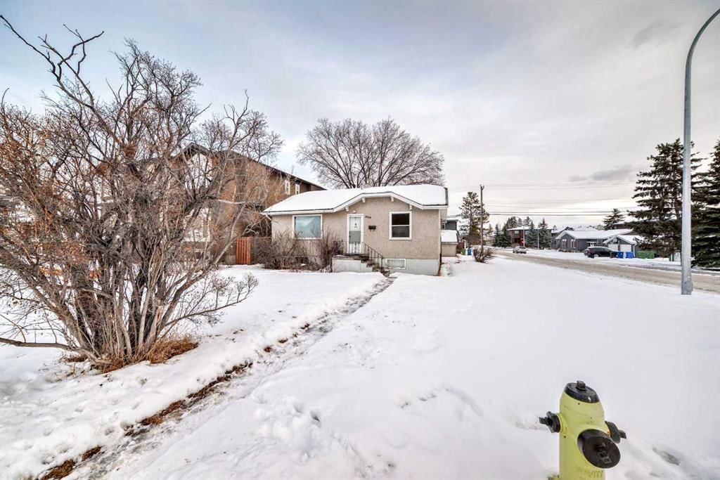 2238 32 Street SW, Calgary — photo 5 of 17