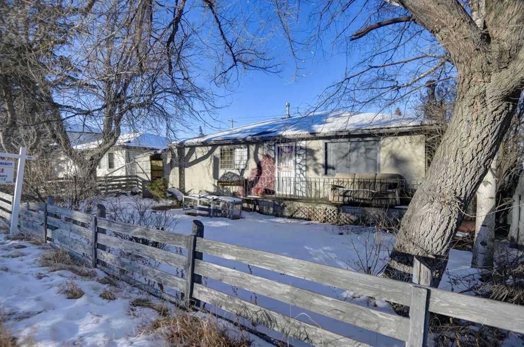 8124 Bowness Road NW, Calgary — photo 2 of 5