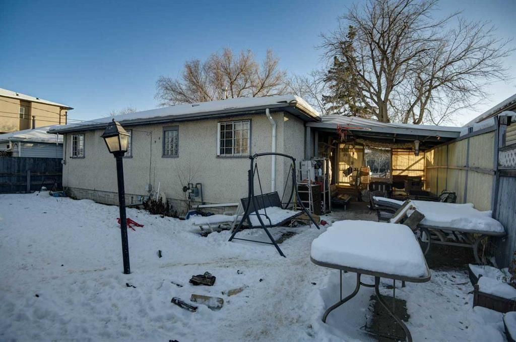 8124 Bowness Road NW, Calgary — photo 3 of 5