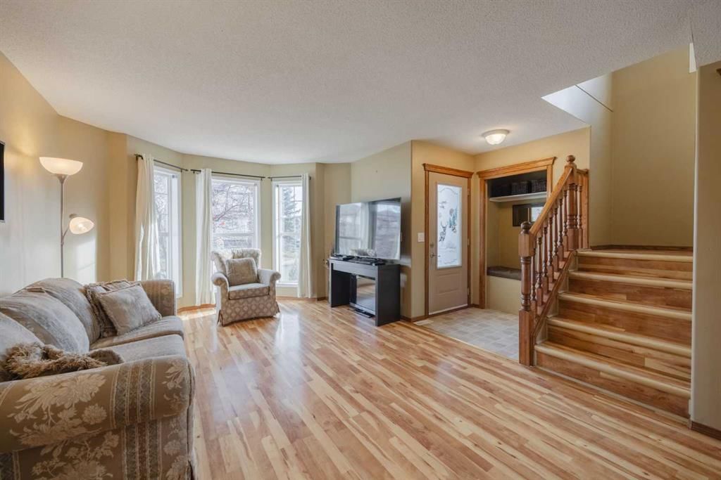 276 Cramond Close SE, Calgary — photo 2 of 24