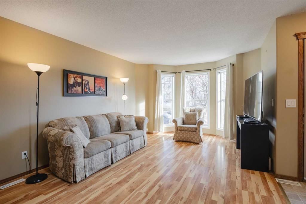 276 Cramond Close SE, Calgary — photo 3 of 24