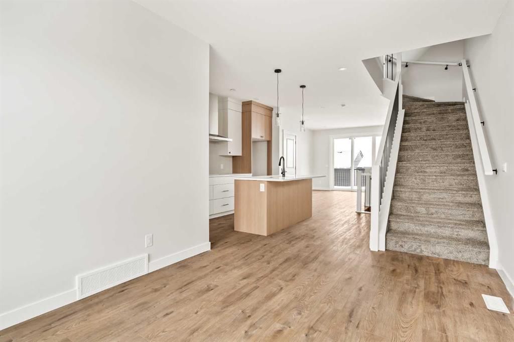 46 Starling Boulevard NW, Calgary — photo 5 of 35