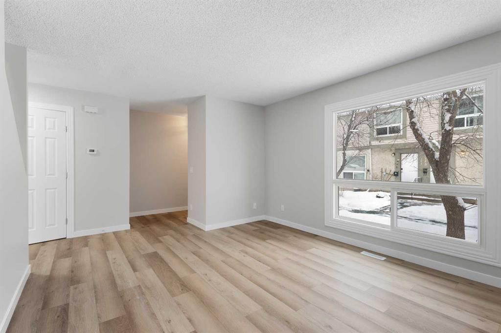 129 Deer Ridge Lane SE, Calgary — photo 5 of 33