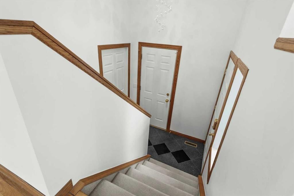 9095 Scurfield Drive NW, Calgary — photo 4 of 38