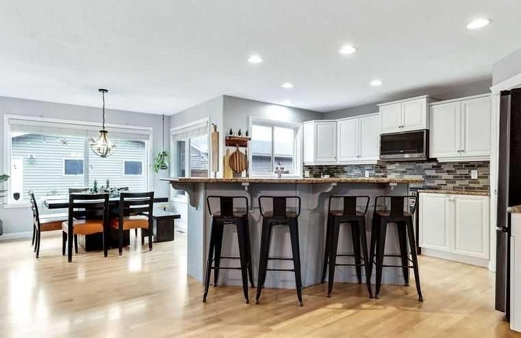 208 Prestwick Manor SE, Calgary — photo 3 of 25