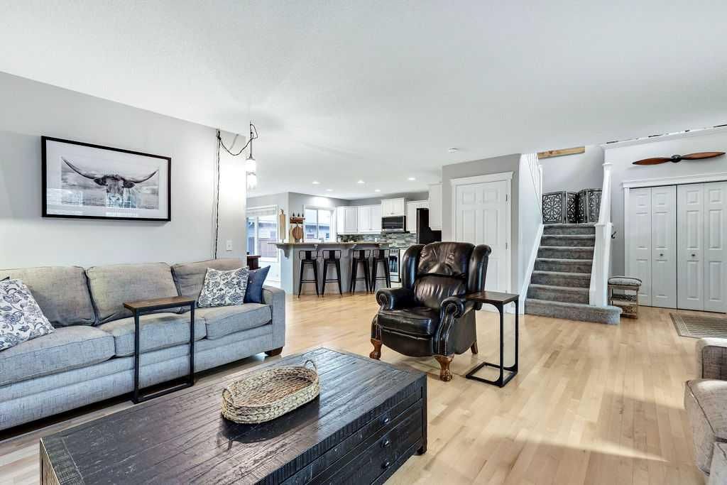 208 Prestwick Manor SE, Calgary — photo 5 of 25