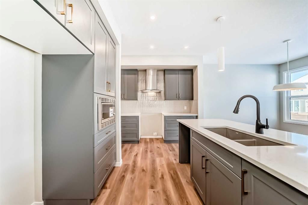 43 Bartlett Row SE, Calgary — photo 4 of 41