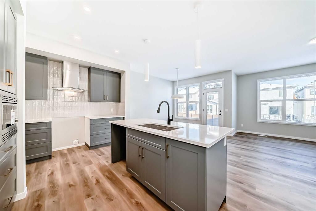 43 Bartlett Row SE, Calgary — photo 5 of 41