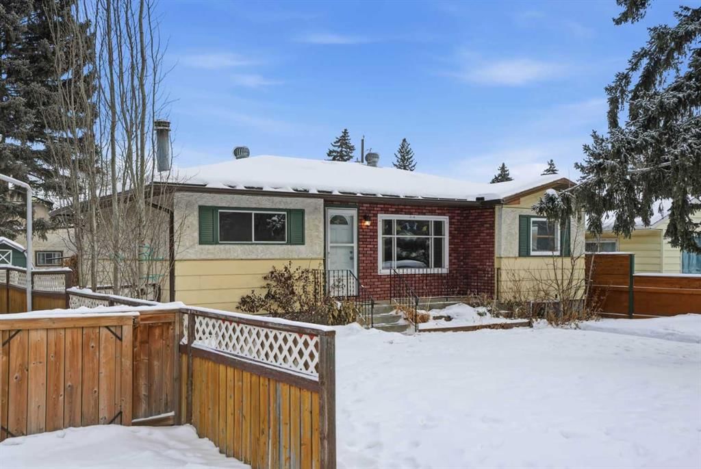 8624 33 Avenue NW, Calgary — photo 3 of 48