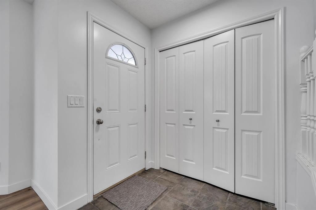 11 Hidden Valley Link NW, Calgary — photo 4 of 46